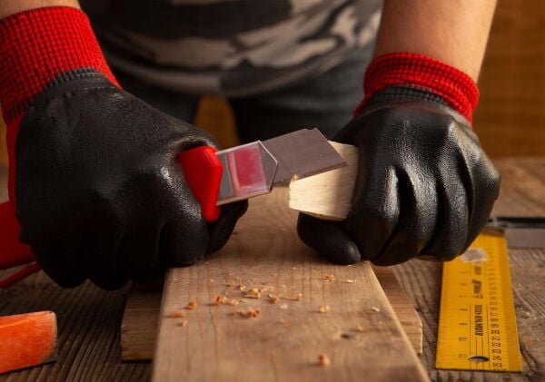 Barmax Profesyonel Maket Bıçağı Metal Gövde (18 mm) MB353117