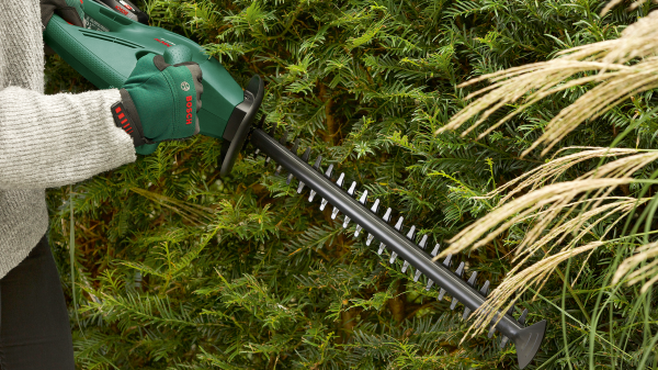 Bosch EasyHedgeCut 18-45 (Klasik Yeşil) Akülü Çit Kesme Makinesi (1 x 2.0 Ah) - 0600849H02