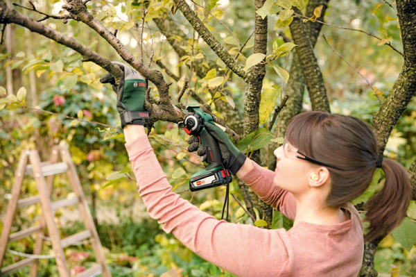 Bosch AdvancedCut 18 Akülü NanoBlade Testere (1 x 2.5 Ah Akü) - 06033D5101