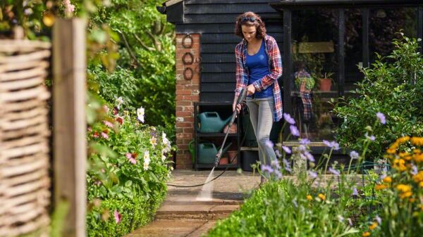 Bosch EasyAquatak 100 Yüksek Basınçlı Yıkama Makinesi - 06008A7E01