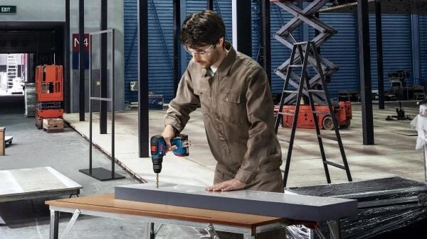 Bosch Professional Akülü Vidalama Matkabı GSR 18V-50 (2 x 2,0 Ah Akü) + Vidalama Seti (43 Parça) - 06019H5004