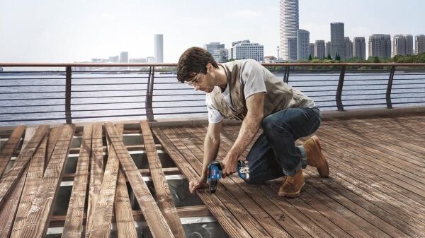 Bosch Professional Akülü Vidalama Matkabı GSR 18V-50 (2 x 2,0 Ah Akü) + Vidalama Seti (43 Parça) - 06019H5004