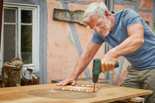 Bosch EasyDrill 1200 Akülü Delme Vidalama Makinesi + GAL 1210 CV + Aksesuar Seti (Çift Akülü) - 06039D3007