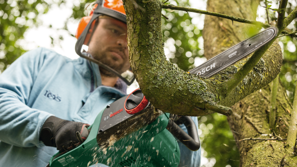 Bosch UniversalChain 40 Zincirli Ağaç Kesme Makinesi - 06008B8402